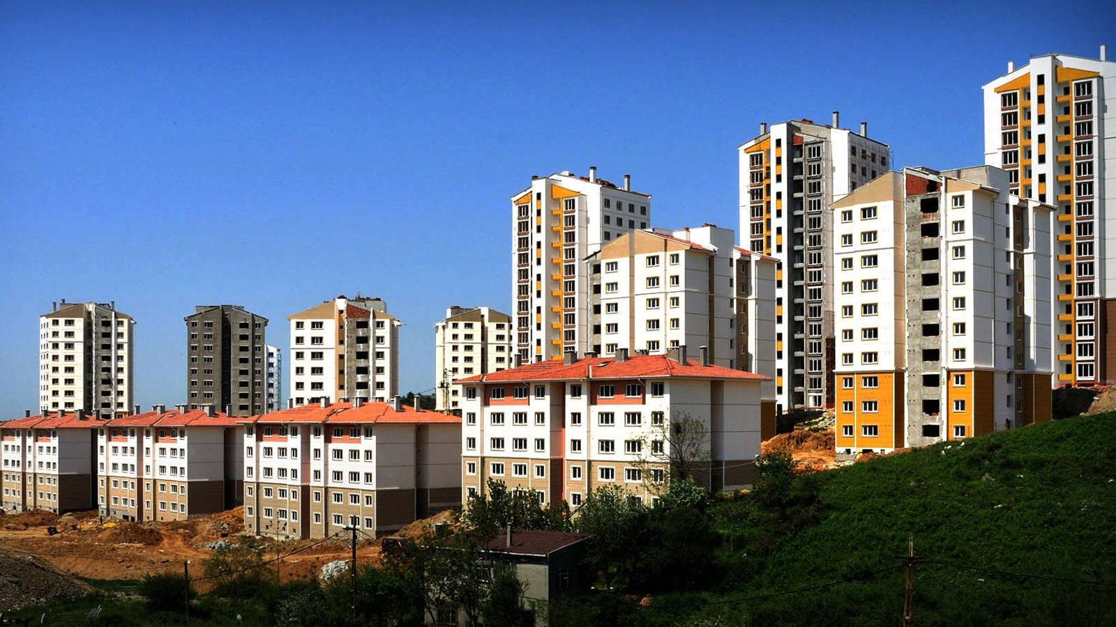 KONUTLAR SATIŞLARI ÇOK DÜŞERKEN NEDEN FİYATLAR DÜŞMÜYOR VATANDAŞ YORUMLADI