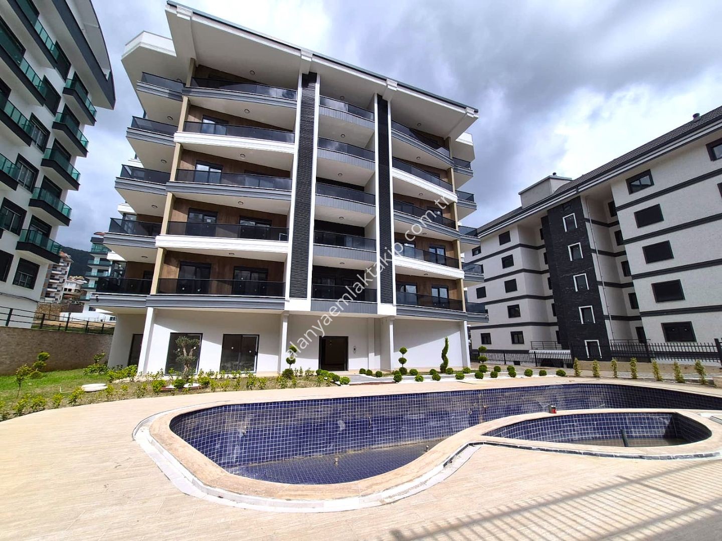 ALANYA ÇIPLAKLI MAHALLESİ’NDE KAMPÜSE YÜRÜME MESAFESİNDE SATILIK SIFIR DUBLEKS 2+1 DAİRELER.