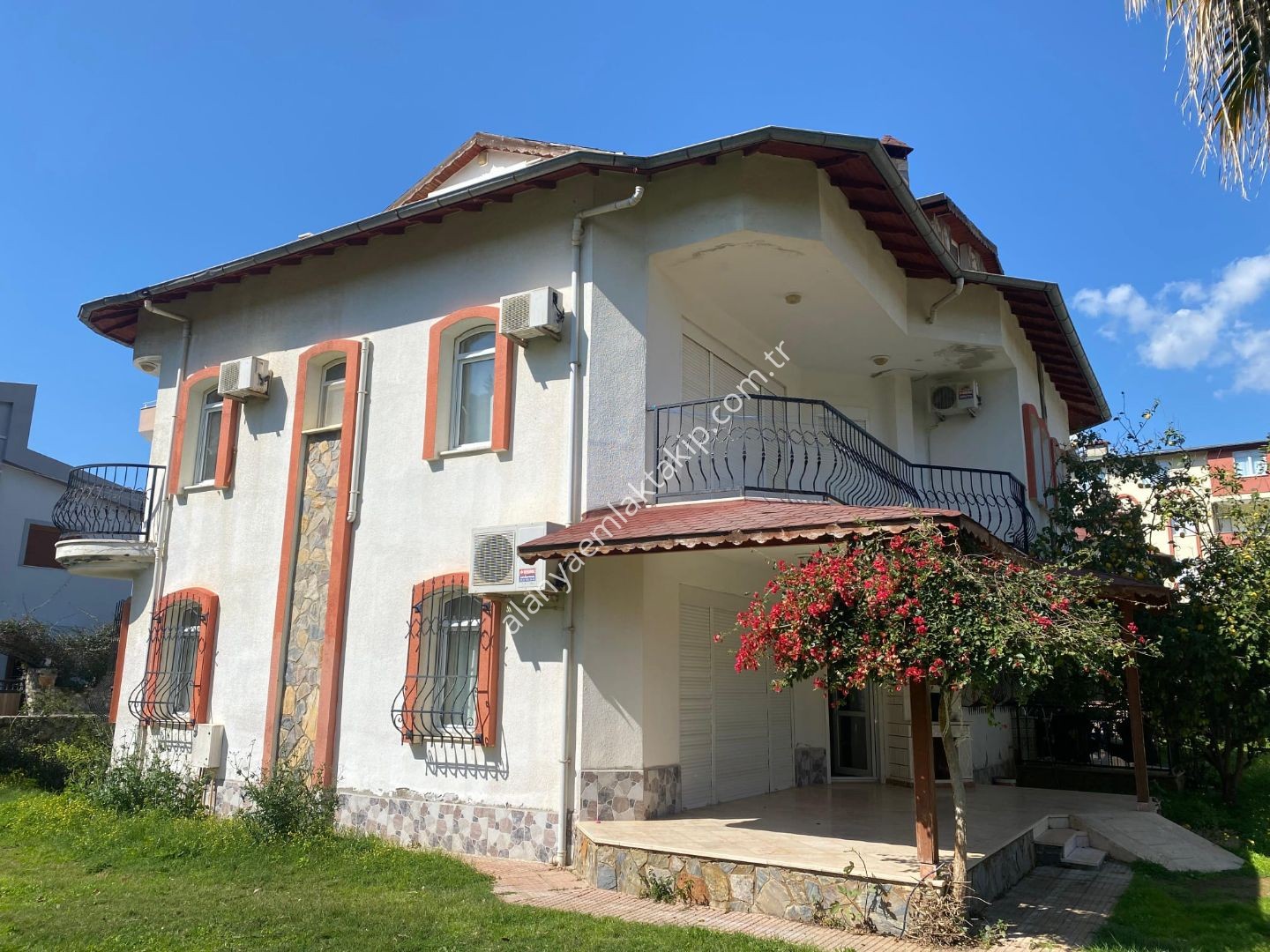 ALANYA DİMÇAYI'NDA KİRALIK 420 m² 5+1 MÜSTAKİL VİLLA