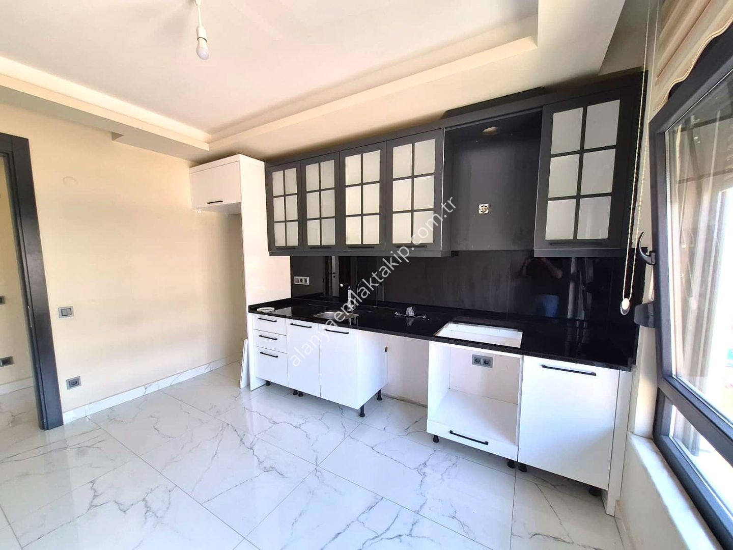 ALANYA FIĞLA MAHALLESİ'NDE KİRALIK 5+1 GENİŞ 220 m² DUBLEKS DAİRE
