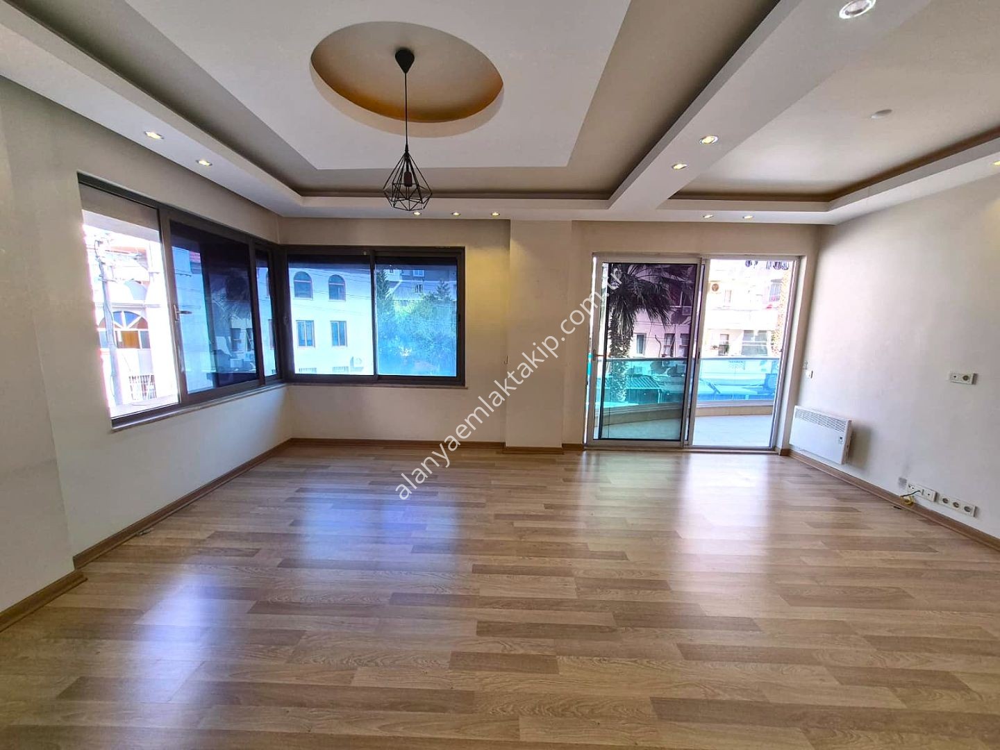 ALANYA GÜLLER PINARI MAHALLESİ’NDE KİRALIK GENİŞ 1+1 AYRI MUTFAK DAİRE