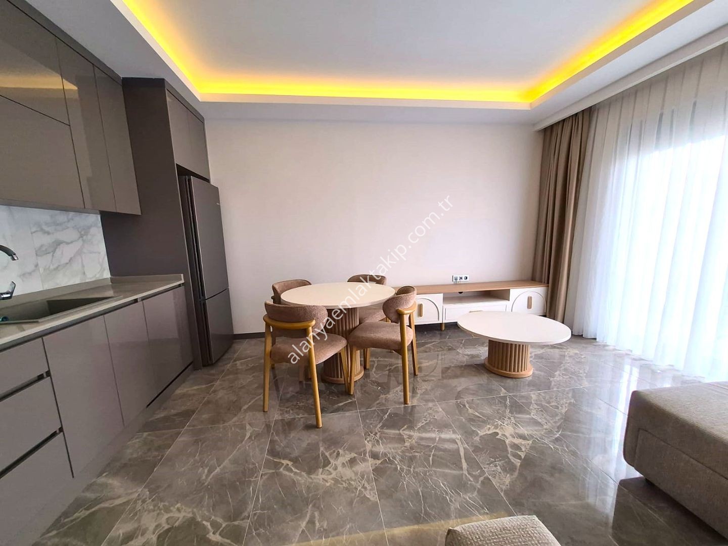 ALANYA KESTEL’DE DENİZE YAKIN LÜKS EŞYALI SATILIK SIFIR 1+1 DAİRE