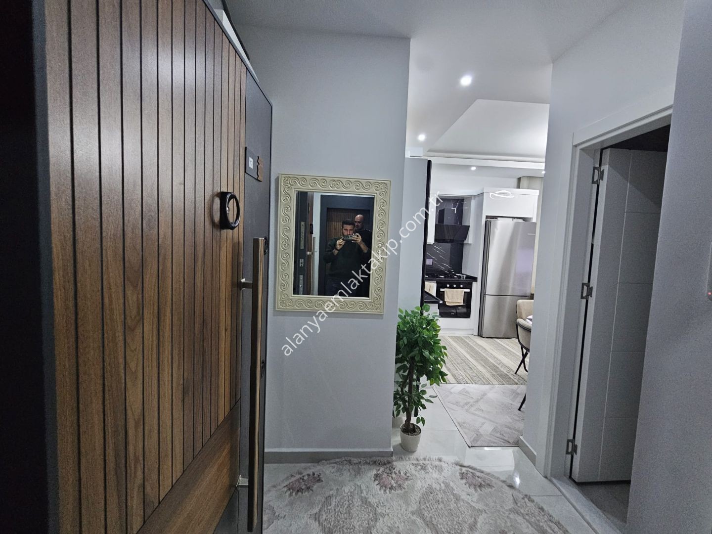 ALANYA MAHMUTLAR MAHALLESİNDE SATILIK 1+1 FIRSAT DAİRE