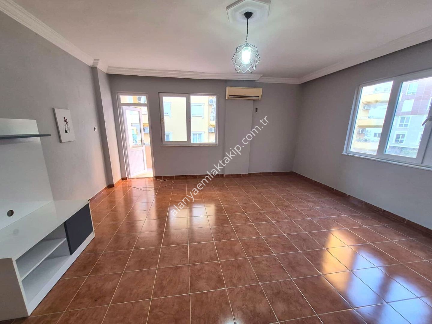 ALANYA MAHMUTLAR MAHALLESİ'NDE SATILIK 2+1 AYRI MUTFAK DAİRE