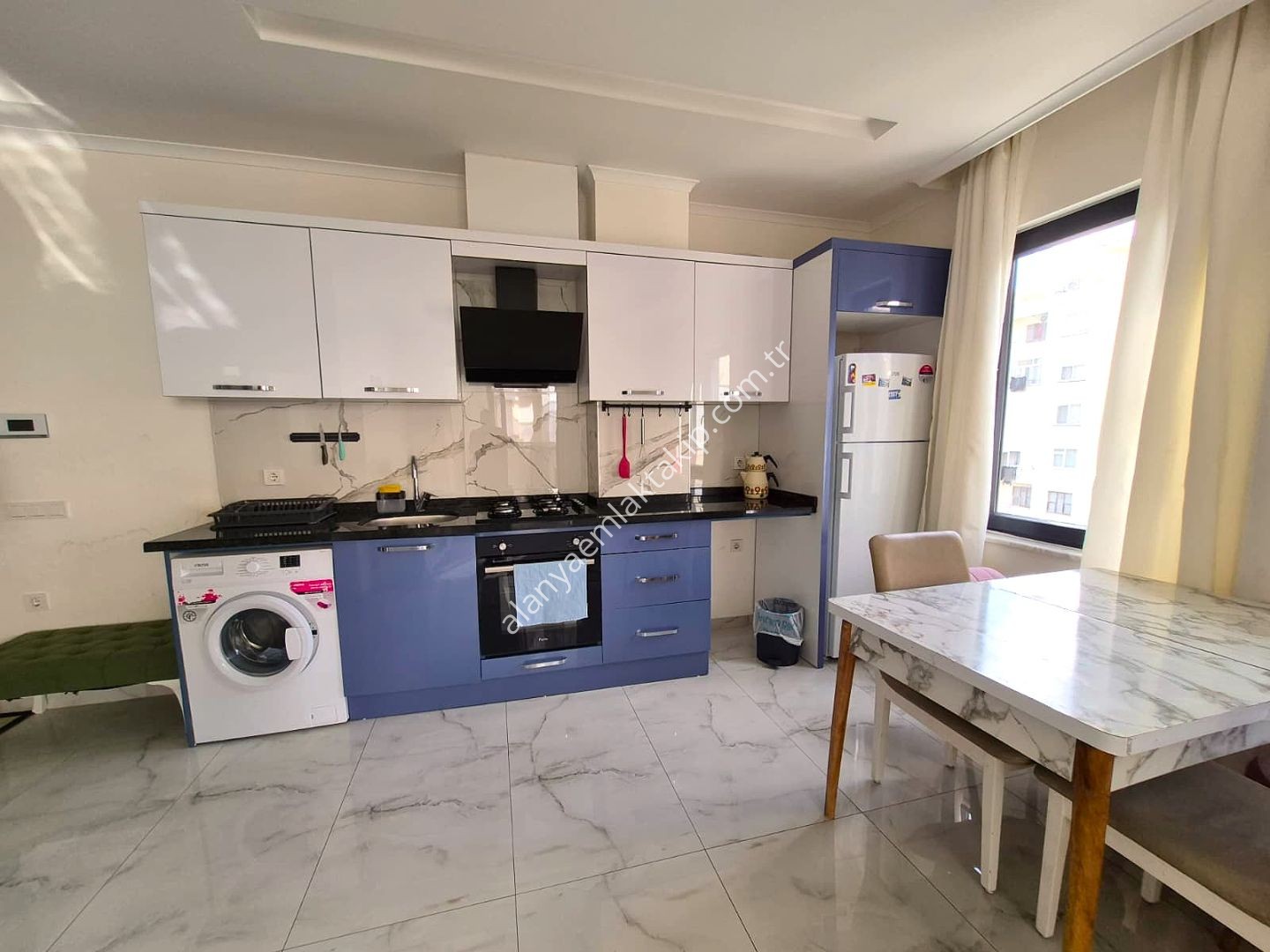 ALANYA MAHMUTLAR’IN KALBİNDE KİRALIK EŞYALI 1+1 LÜKS DAİRE