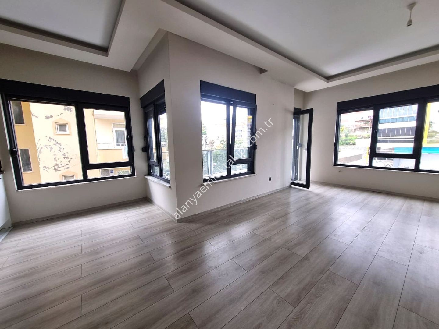 FIĞLA MAHALLESİ’NDE GENİŞ 1+1 KİRALIK DAİRE