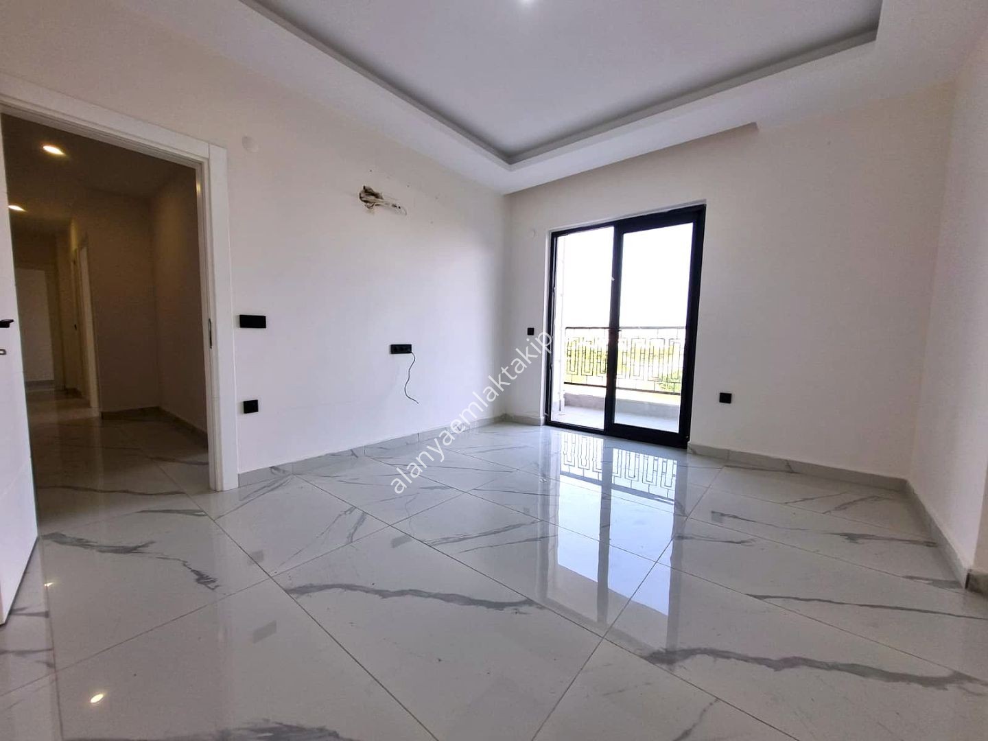 MAHMUTLAR ATATÜRK CADDESİ'NE 100 METRE KİRALIK 2+1 AYRI MUTFAK DAİRE