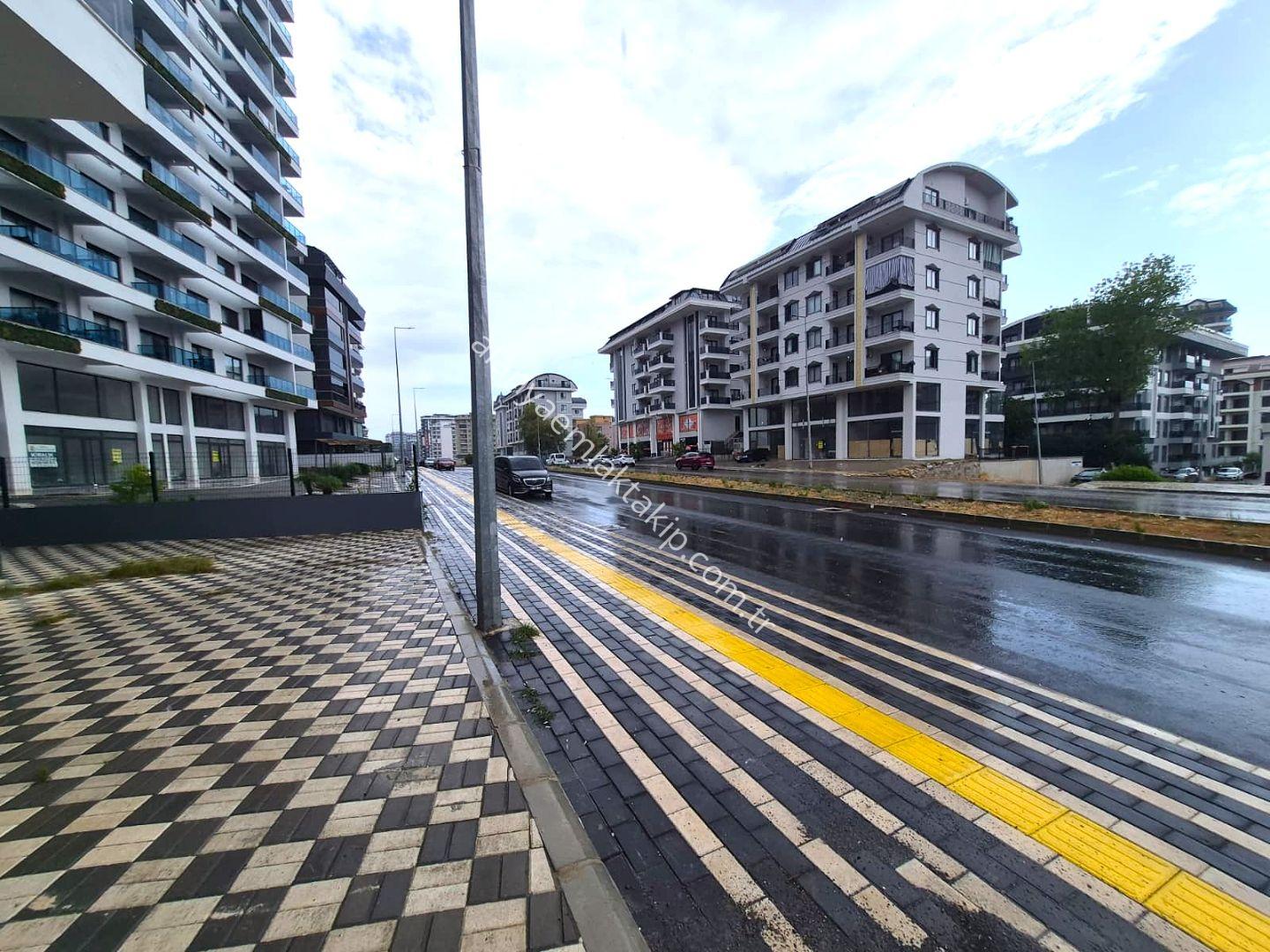 ALANYA MAHMUTLAR’DA KİRALIK 300 M² KÖŞEBAŞI CADDE ÜZERİ DÜKKAN